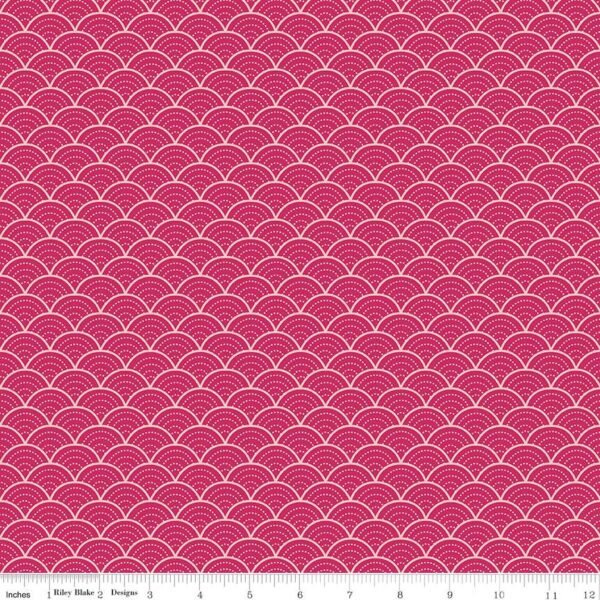 תמונה של בד דגם Pure Delight Scallops Raspberry עם סגנון דוגמה מקטגורית מילים, אותיות ומספרים ובעל צבע Raspberry